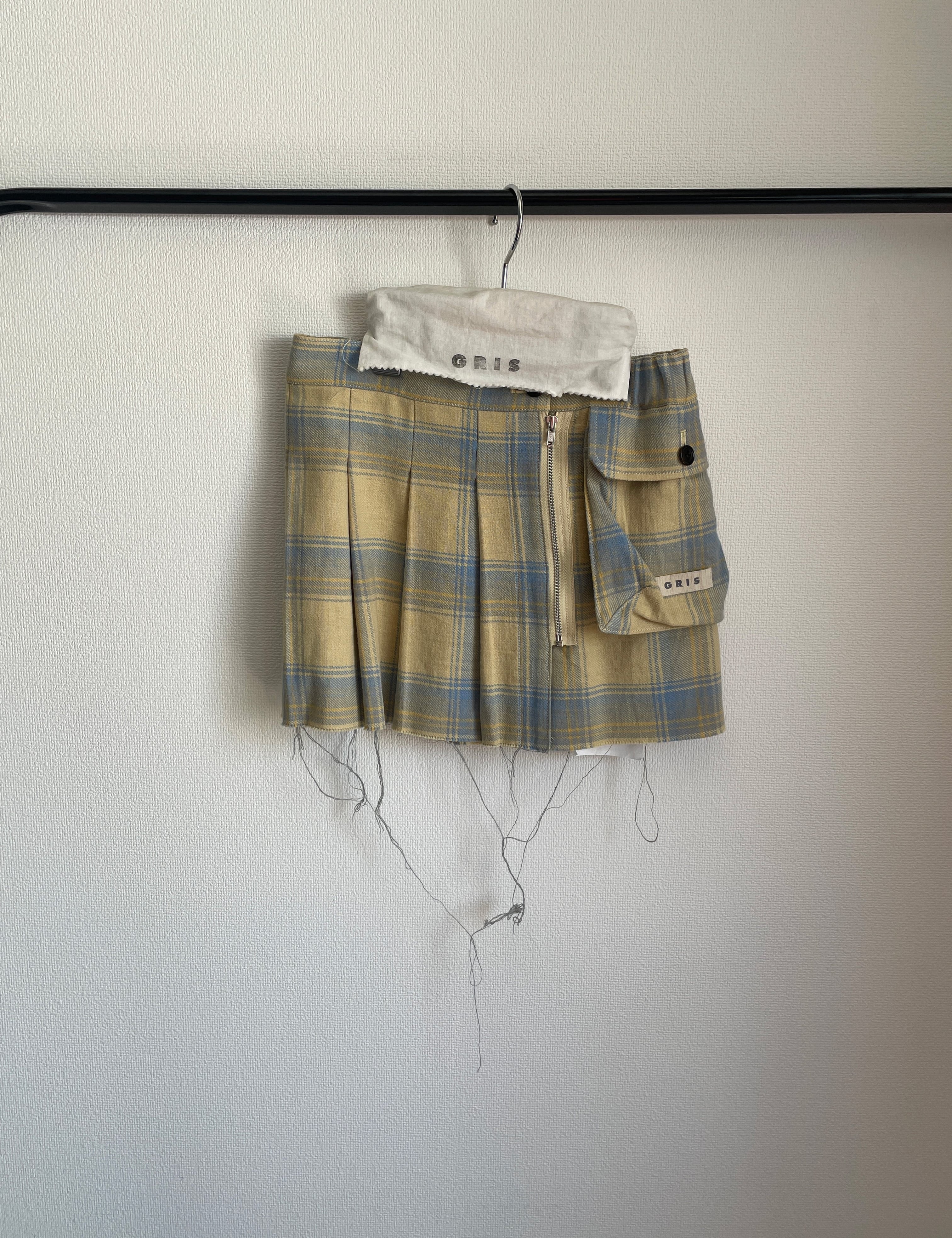 Short Wrapping Skirt