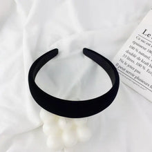 Load image into Gallery viewer, Black Velvet Hairband (2cm)
