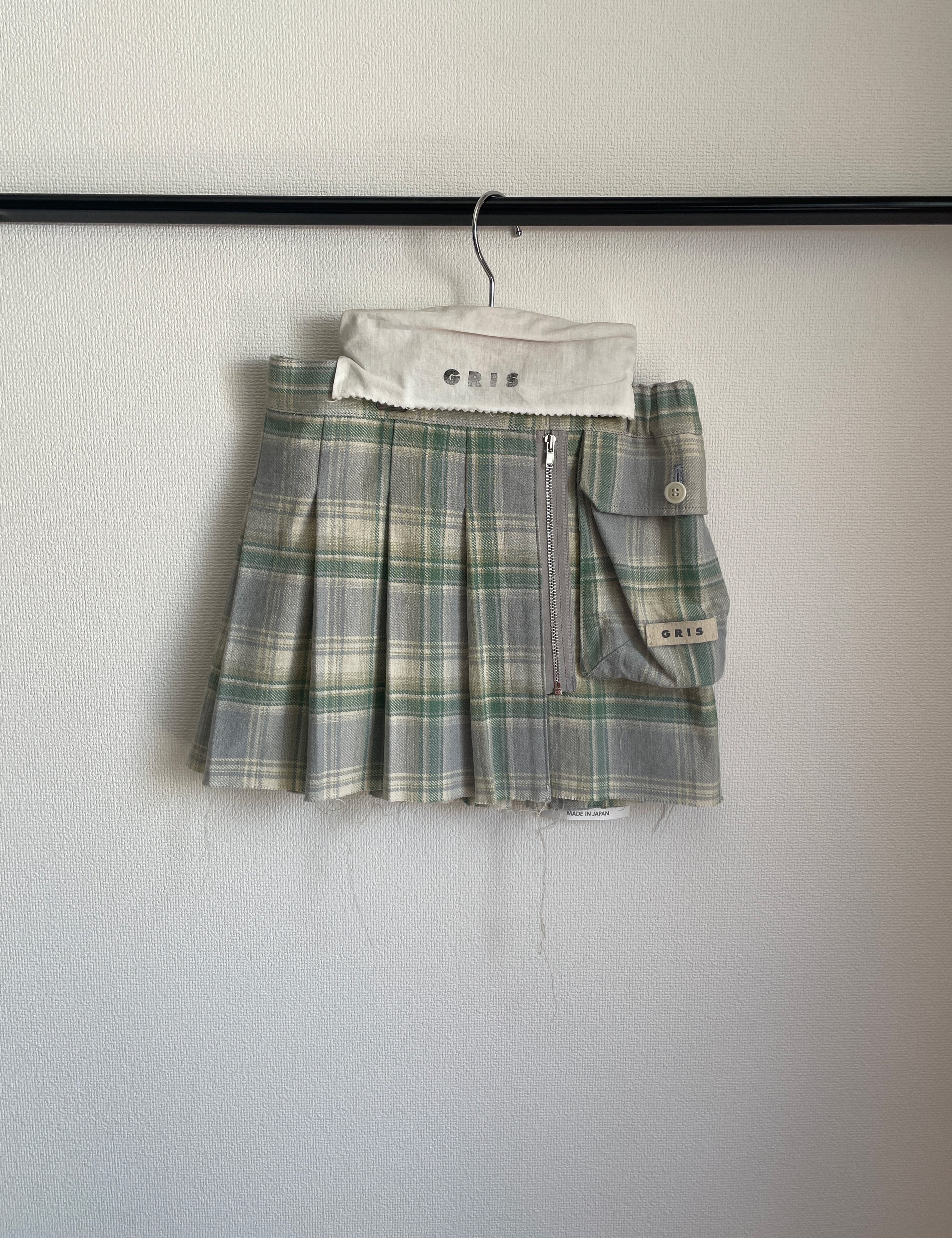 Short Wrapping Skirt
