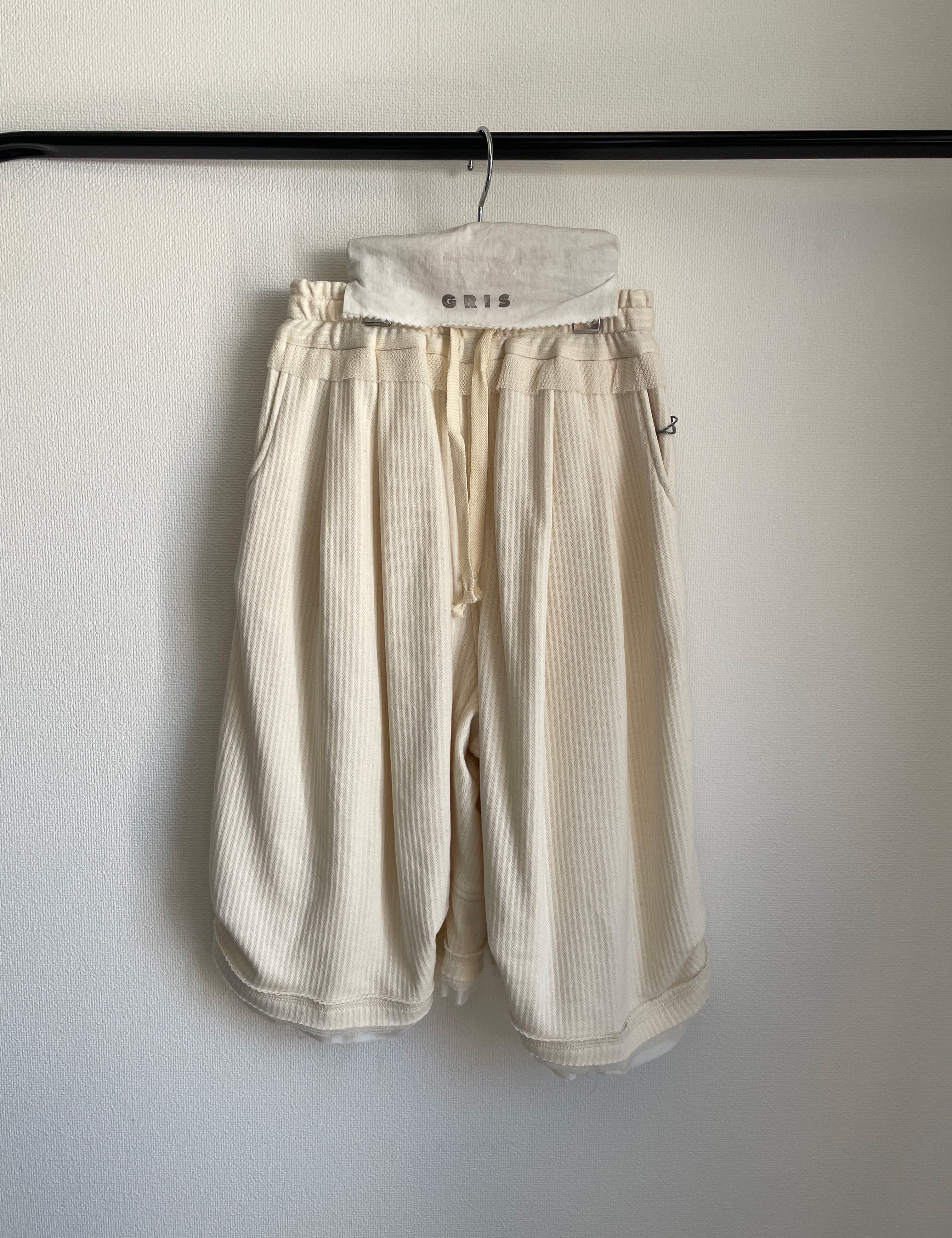 Cutoff Short Pants