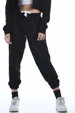 Load image into Gallery viewer, Tween Dylan Sweatpants - Black
